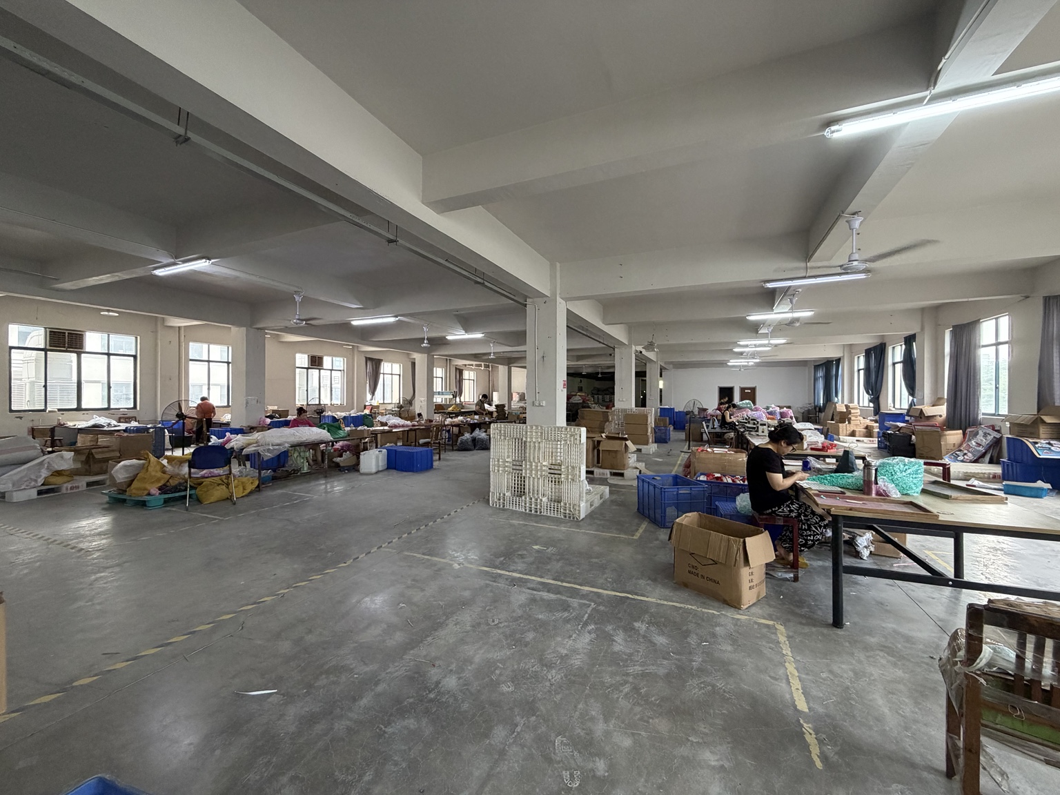 YIHUA staff assembling and packing products