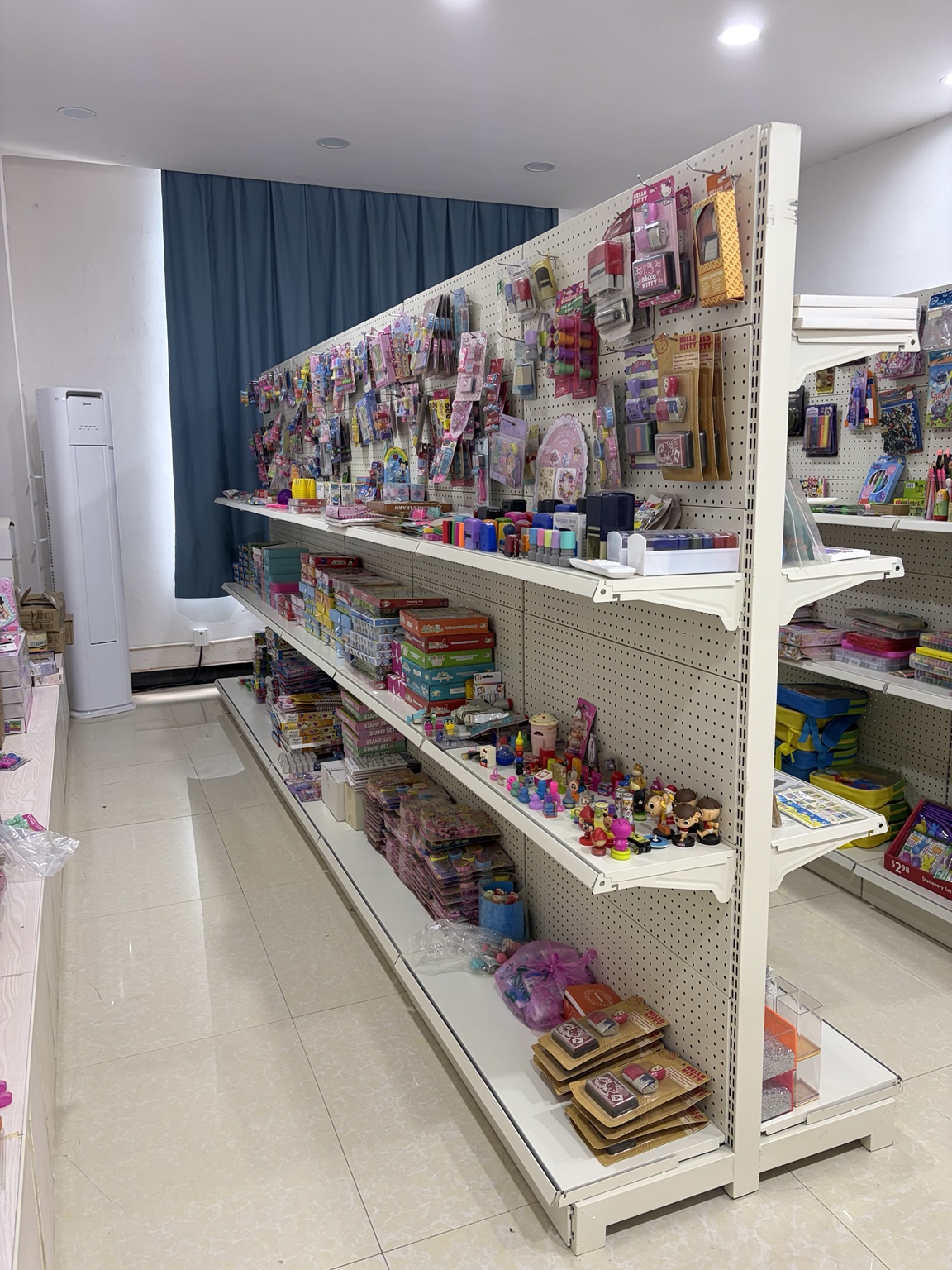Creative art, crayon and stamp product examples in YIHUA's factory sample room